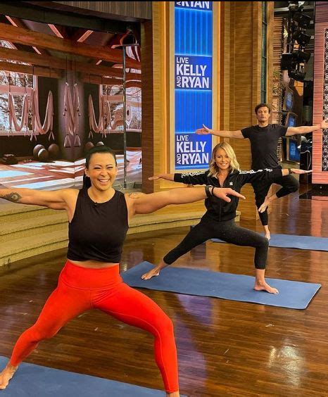 Kelly Ripa Flaunts Peter Pan Body In Spandex Yoga Stretch