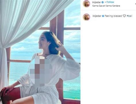Jessica Iskandar Seksi Pose Di Atas Sofa Ditegur Umbar Aurat