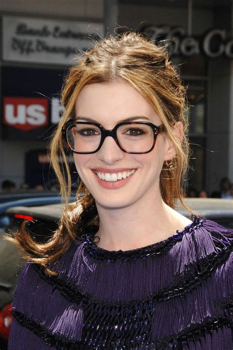 Anne Hathaway Lunettes Selimaim Not A Hipster But I Can See Much Better With Huge Glasses