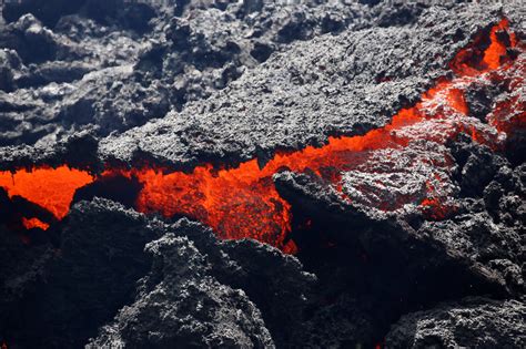 Обои вулкан лава магма рок вентиляционные щели картинка на
