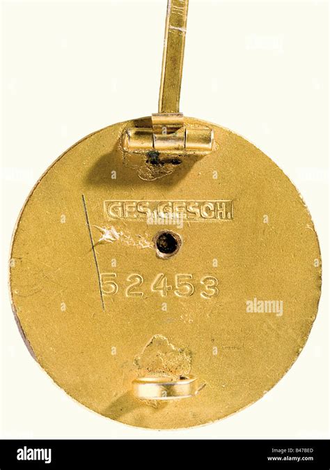 una insignia del partido de oro la gran edición de 30 mm tombac bronce dorado esmaltado
