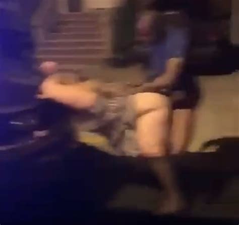 【動画】白人の女の子、街中で黒人男性の性の捌け口にされる ポッカキット