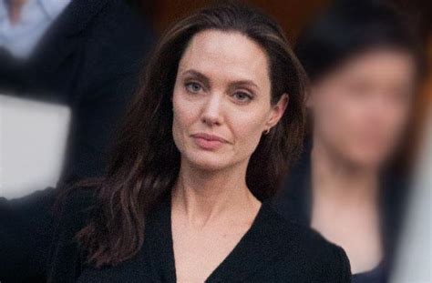 Switching Teams Angelina Wants A Lesbian Lover After Messy Brad Split