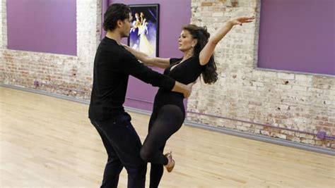 Dancing With The Stars Recap Lisa Vanderpump Faints Aly Raisman Takes Lead Parade
