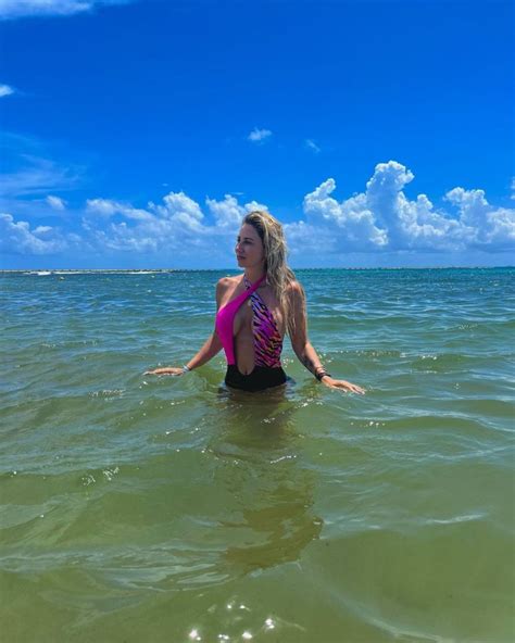 Gisella Gallardo posa en sensual selfie en trikini a sus 41 años