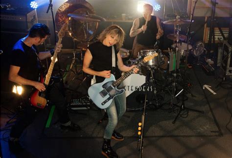 Pretenders Chrissie Hynde Plays The Blues With New Signature Fender