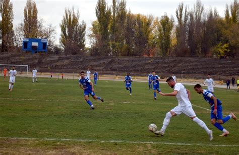 Galerie Foto Fotbal Liga A Iii A Foc Nenii S Au Apropiat La Un