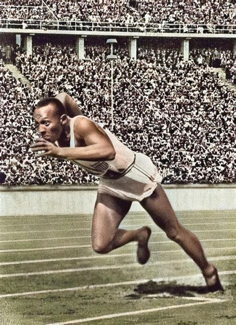 jesse owens at start of record breaking 200 meter race during the olympic games 1936 in berlin