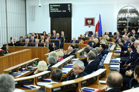 Za kandydaturą staroń opowiedziało się 231 posłów, a jej wychodzi na to, że lidia staroń jako kandydatka na rpo urzekła konfederatów tym, że. Senat odrzucił reformę sądów - RadioMaryja.pl