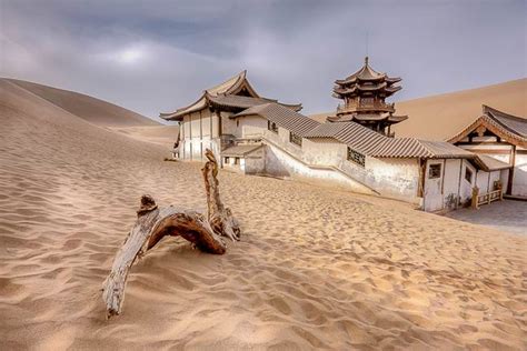 Crescent Lake Modern Oasis In The Gobi Desert China Desert Illusion