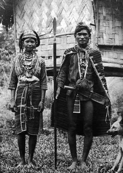 © Eduardo Masferre Gaddang Couple Wearing Their Best Clothes Pose In