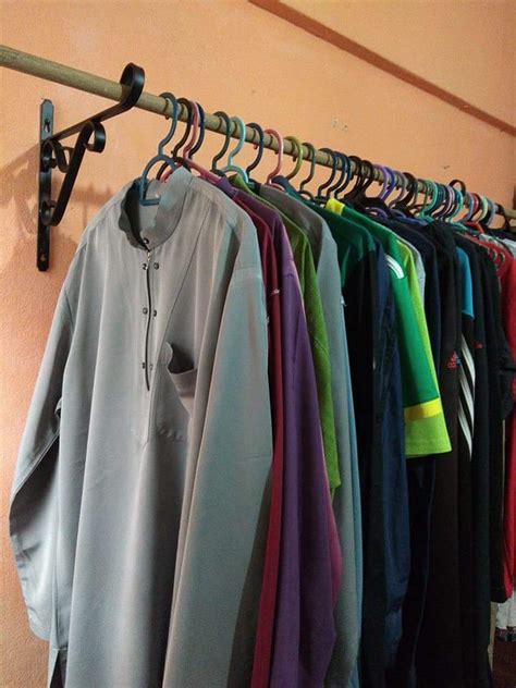 Kamu hanya perlu membeli rak, tempat gantungan baju, dan boks kain. DIY Gantung Baju. Kos Murah & Confirm Bilik Wardrobe ...
