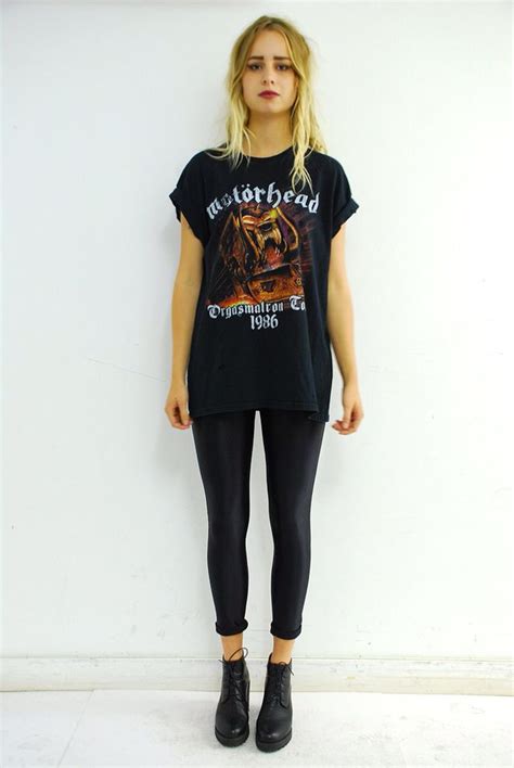Grunge Rock Goth Style Band Tee Outfits Band Shirt Outfits Tee Outfit