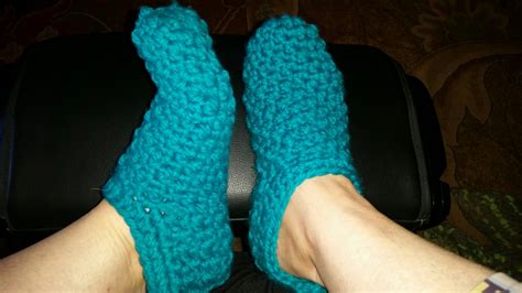 free cold feet warm slippers crochet pattern ribblr