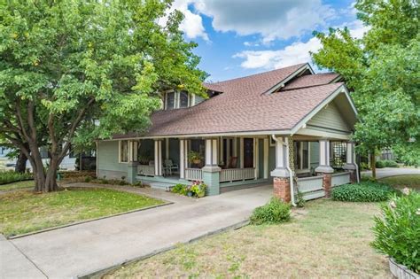 C 1900 Craftsman Bungalow For Sale In Italy Texas