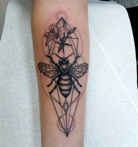 Geometric Bee Tattoo Best Tattoo Ideas