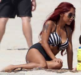 snooki shows off dramatic 50lbs weight loss in bikini as she splashes around jersey shore with