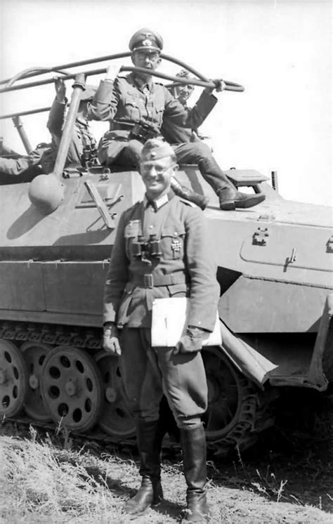 Sdkfz 2516 Wehrmacht Officers And Schutzenpanzerwagen Eastern Front