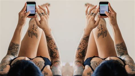 6 ways sexting can keep your long term relationship going strong
