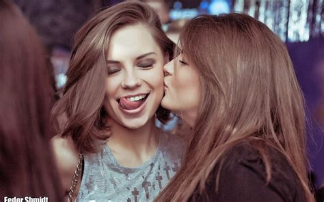Model Couple Kissing Fedor Shmidt Women Closed Eyes Tongues Brunette Hd Wallpaper Rare
