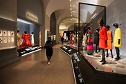 Megaexposição que conta a história da marca Dior chega a Tóquio ...
