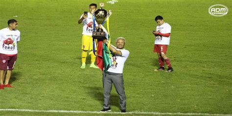 El Michoacano Roberto Hern Ndez Y El Deportivo Malacateco Son Campeones