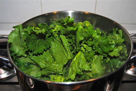 Scopriamo come pulirle e cuocerle nel modo giusto. Mamma oggi cosa cuciniamo?: Orecchiette alle cime di rapa