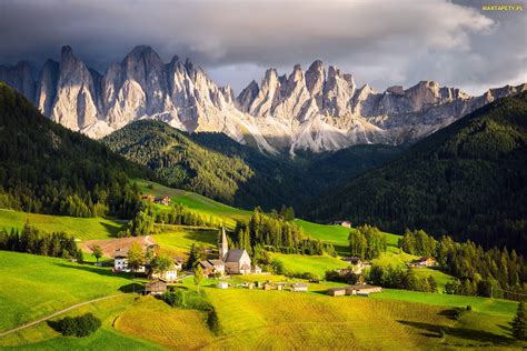 Tapety Zdjęcia Góry Dolomity Włochy Domy Dolina Val Di Funes