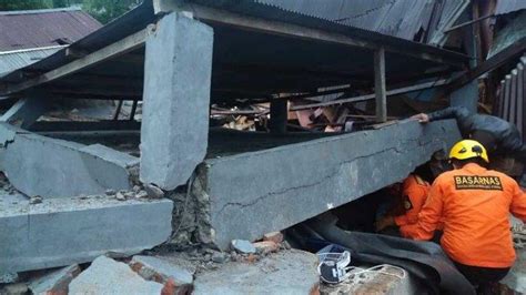 Gempa bumi magnitudo 6,1 di selatan malang, jawa timur. Update Gempa Sulawesi Barat - Data Terbaru Korban ...