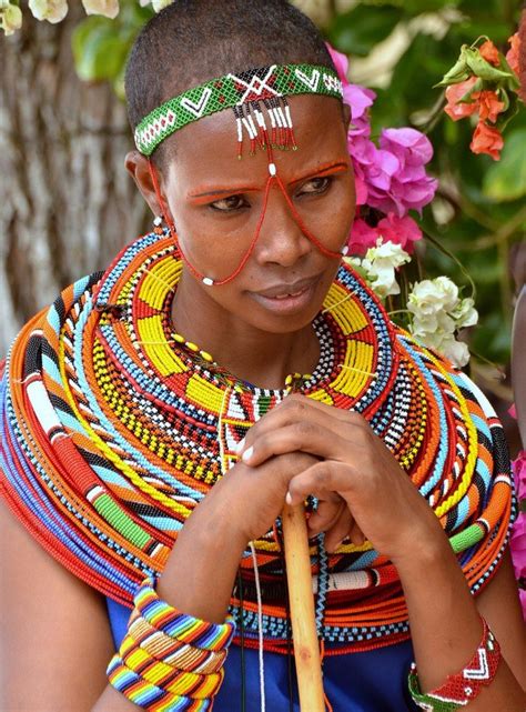 Parure Bijoux Traditionel Massai Woman Adorning Colourful And Traditional Dress South Mombasa