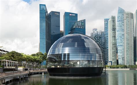 Dine and shop at one destination offering the best of local and international brands, exclusively with standard chartered cards. Gallery of Apple Marina Bay Sands / Foster + Partners - 4