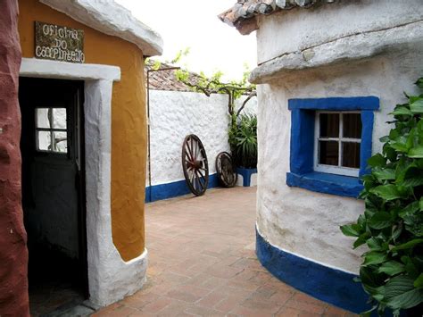 República portuguesa), βρίσκεται στο δυτικό άκρο της ιβηρικής χερσονήσου στη νοτιοδυτική ευρώπη. Aldeia Típica de José Franco, Mafra