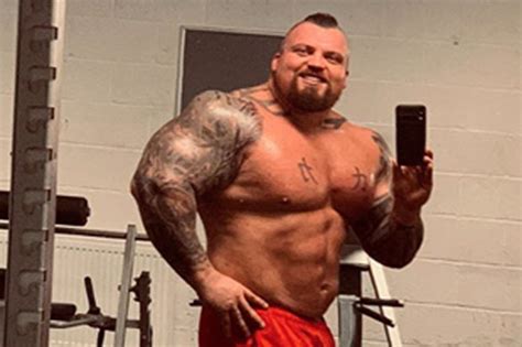 Worlds Strongest Man Eddie Hall Shows Off Six Pack After 5 Stone Weight Loss Daily Star