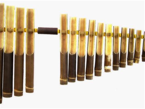 Cara memainkan alat musik angklung adalah satu tangan memegang bagian atas angklung dan tangan lain memegang bagian. Pengertian Alat Musik Tradisional Calung Asal Sunda Jawa Barat