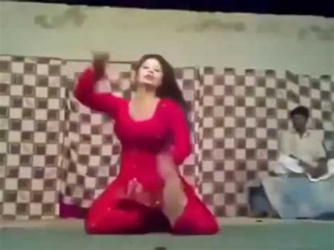 Pakistani Dancer Girl Oops Moment Caught During Live Stage Dance Show