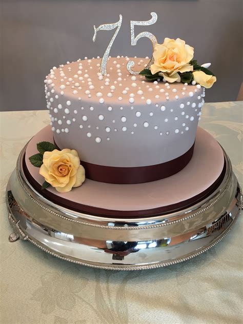 Voir plus d'idées sur le thème gateau, gateau fete, beau gateau. Simple and Elegant | Birthday cake for mom, 75 birthday ...
