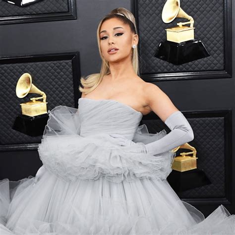 Fico 42 Fatti Su Ariana Grande 2020 Grammys Dress The Billowing Gray