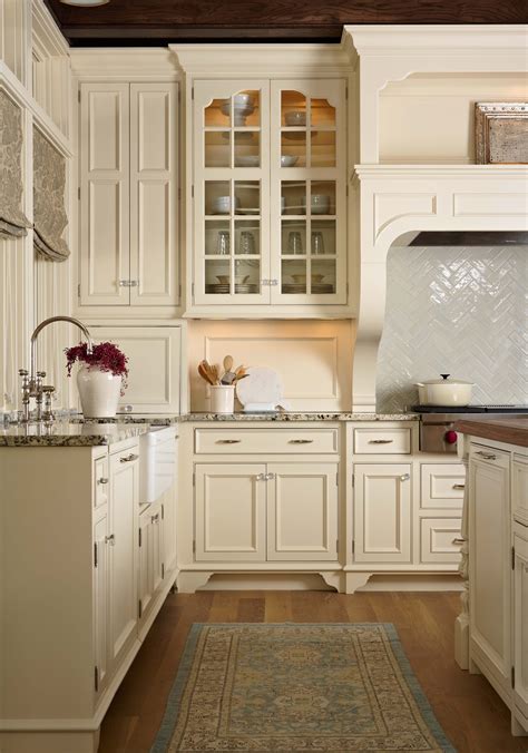 A New Residence By Murphy And Co Design Ivory Cabinets Cream Kitchen