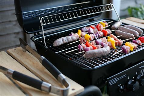 There's nothing quite like a barbecue. The 6 Best Gas Grills Under $1000 to Buy in 2018