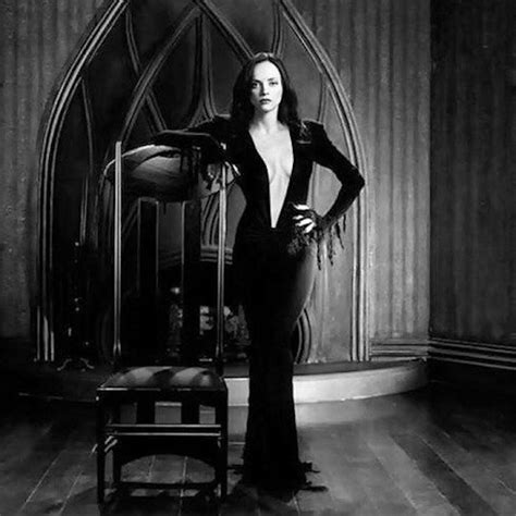 The Internet Is Freaking Out Over A Photo Of Christina Ricci Dressed As Morticia Addams