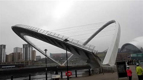 Միլենիում կամուրջ (hy) мост через реку тайн (ru); Newcastle Gateshead Millennium Bridge Opening - YouTube