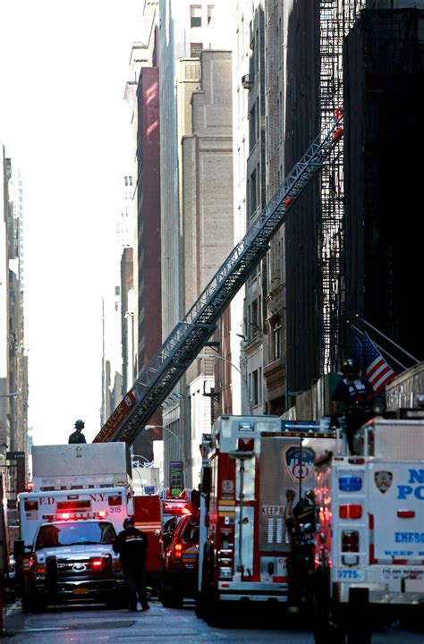 Midtown Manhattan Building Collapse Leaves One Dead The New York Times