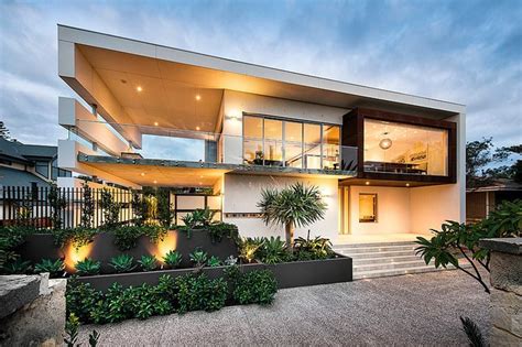 Stunning Modern Rectangular House With A Splendid