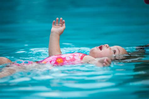 Bébés nageurs avantages et limites Ooreka