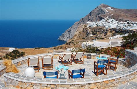 As a family of local people, our main goal is the satisfied customer. Belvedere Hotel, Folegandros Island | Grecia