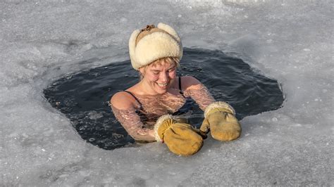 cold plunging with maine s ‘ice mermaids the new york times