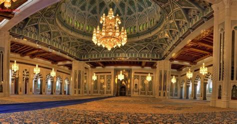 Masjid memang tak mematok harga tiket masuk. Kemegahan Masjid Tiban di Malang "Sihir" Ribuan Wisatawan ...