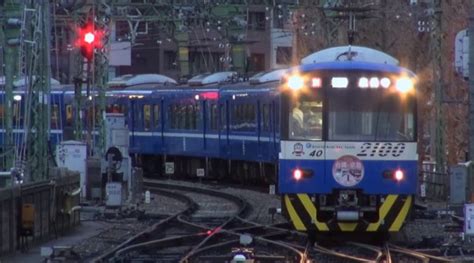 2011年12月22日：台鐵啟用超商取票服務。 2012年3月30日，台鐵暖暖車站啟用悠遊卡服務。 2012年5月25日，台鐵直營的周邊商品商店「台鐵夢工廠」成立，首家店鋪設於台北車站，販售各類以台鐵為主題的文創商品 。 2012年9月28日：北湖車站啟用。 台鐵哪有這麼美! 日本電車台鐵塗裝影片曝光 - 國際 - 自由時報電子報
