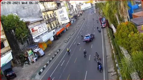 Viral Video Pesepeda Jadi Korban Tabrak Lari Mobil Plat Merah