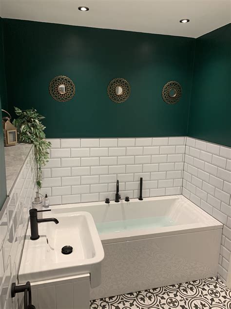20 Dark Green Bathroom Homyhomee